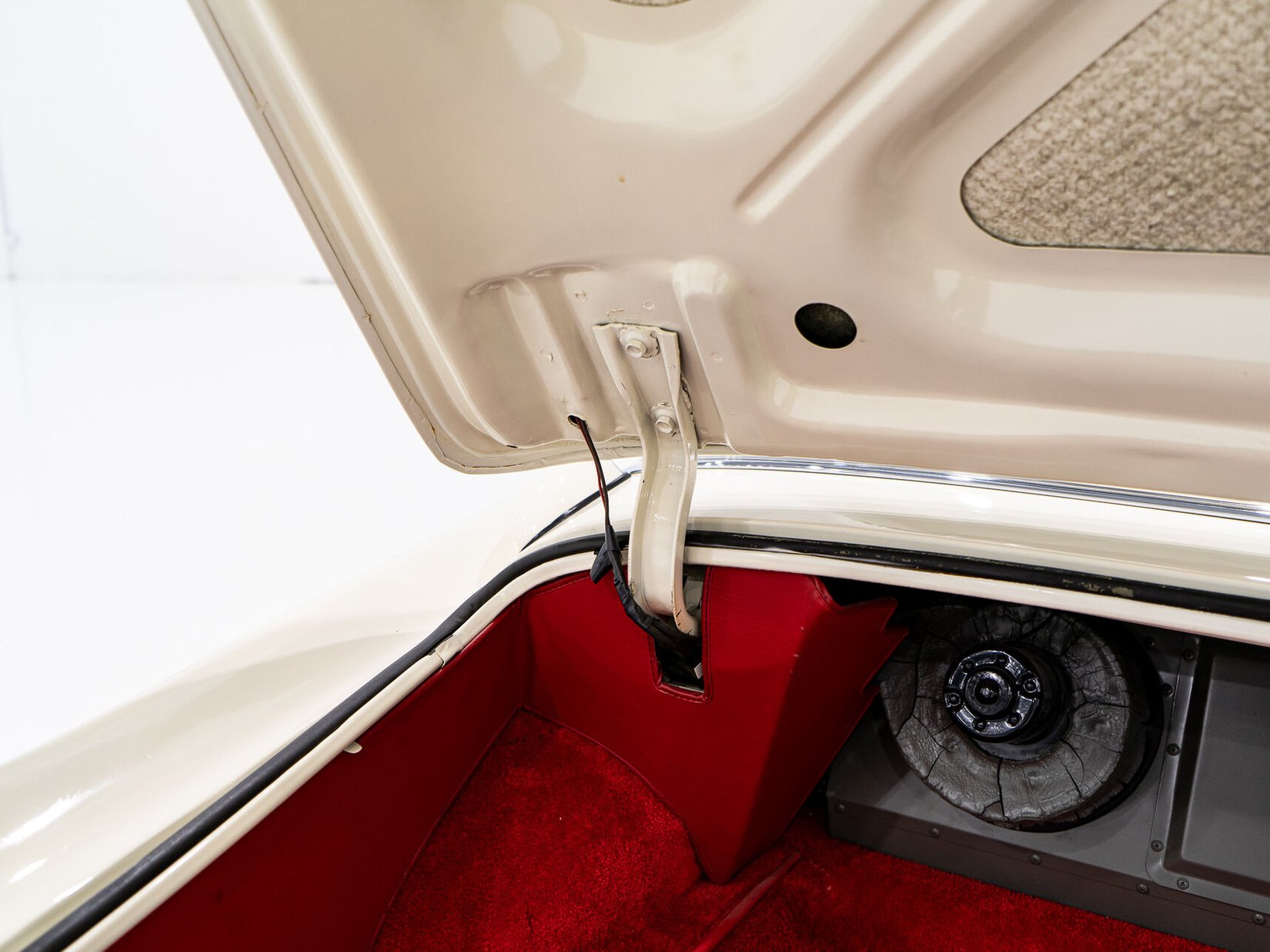 1956 Cadillac Eldorado Seville With Factory A/C | PRIX EN USD White Montreal - photo #92