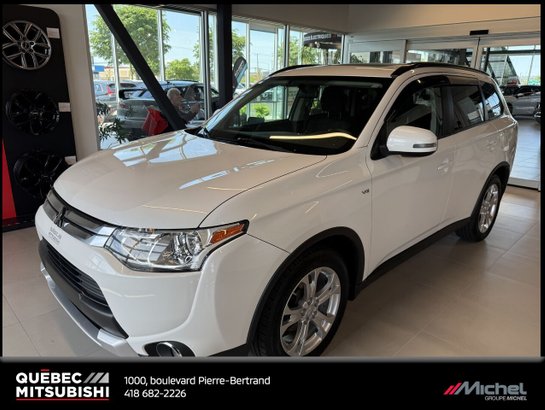 Mitsubishi Outlander SE AWD, 7 passagers, Démarreur à distance 2015 Blanc