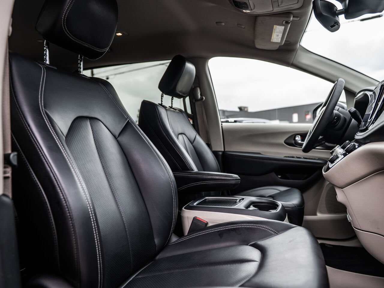 Chrysler Pacifica Hybrid 2023 Bleu Sainte-Julienne - photo #33