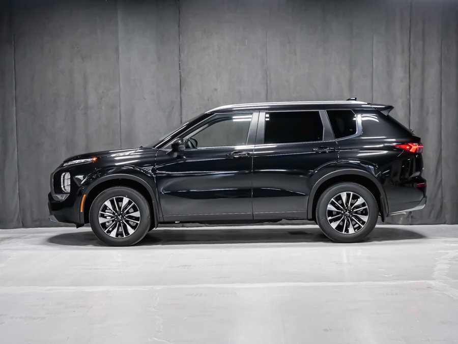 2026 Mitsubishi Outlander LE Black Diamond