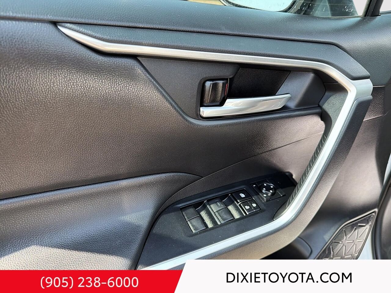 2021 Toyota RAV4 Hybrid XLE AWD / CLEAN CARFAX / HEATED SEATS / MOONROOF / ALLOY WHEELS / CARPLAY AND ANDROID AUTO White Mississauga - photo #7