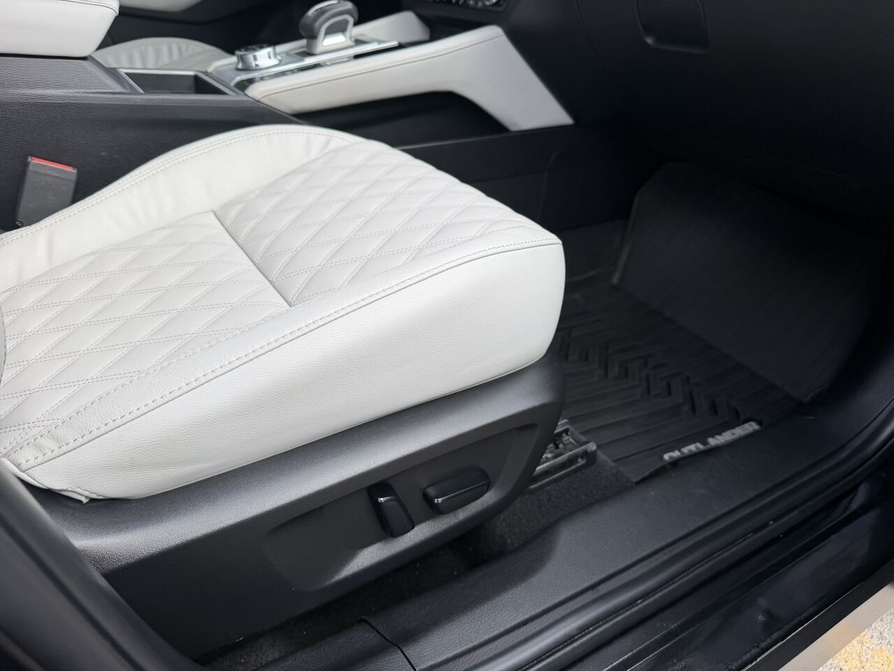 2022 Mitsubishi Outlander GT AWD 7 PASSAGERS Grey Laval - photo #24