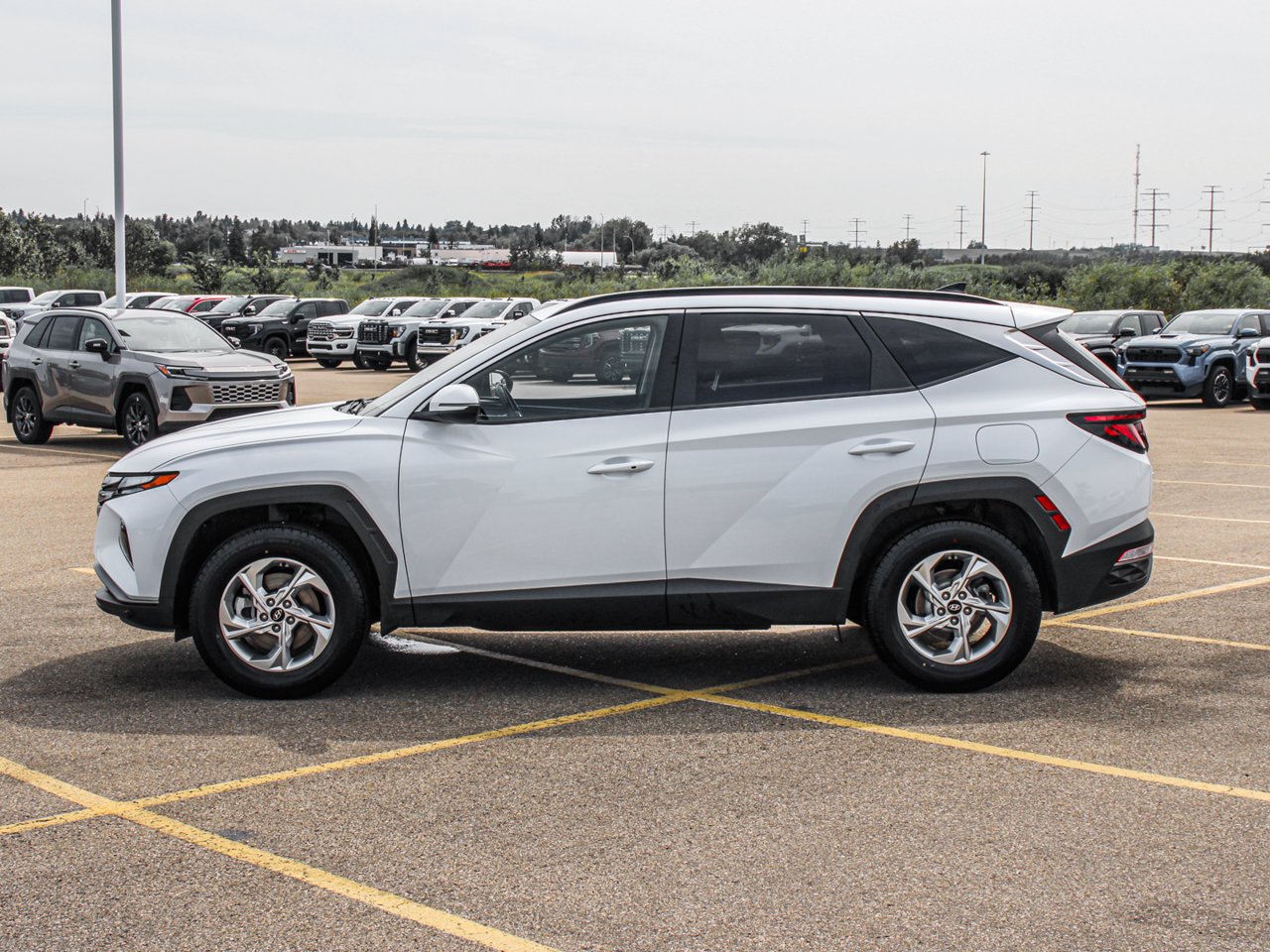 2023 Hyundai Tucson Preferred AWD White Sherwood Park - photo #4