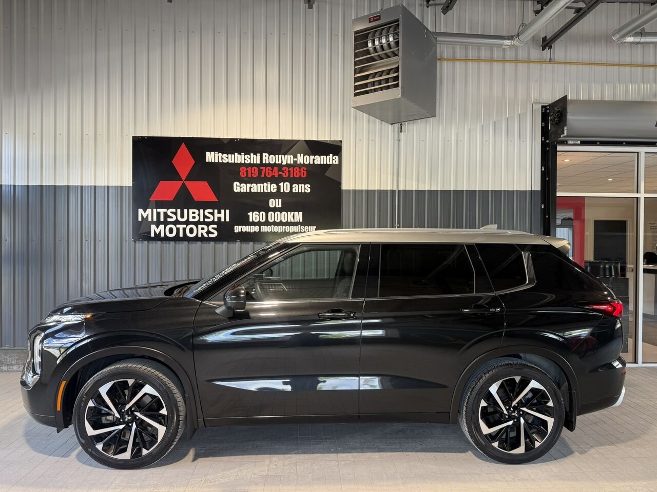 Mitsubishi Outlander GT S-AWC 2024 Noir Rouyn-Noranda - photo #1