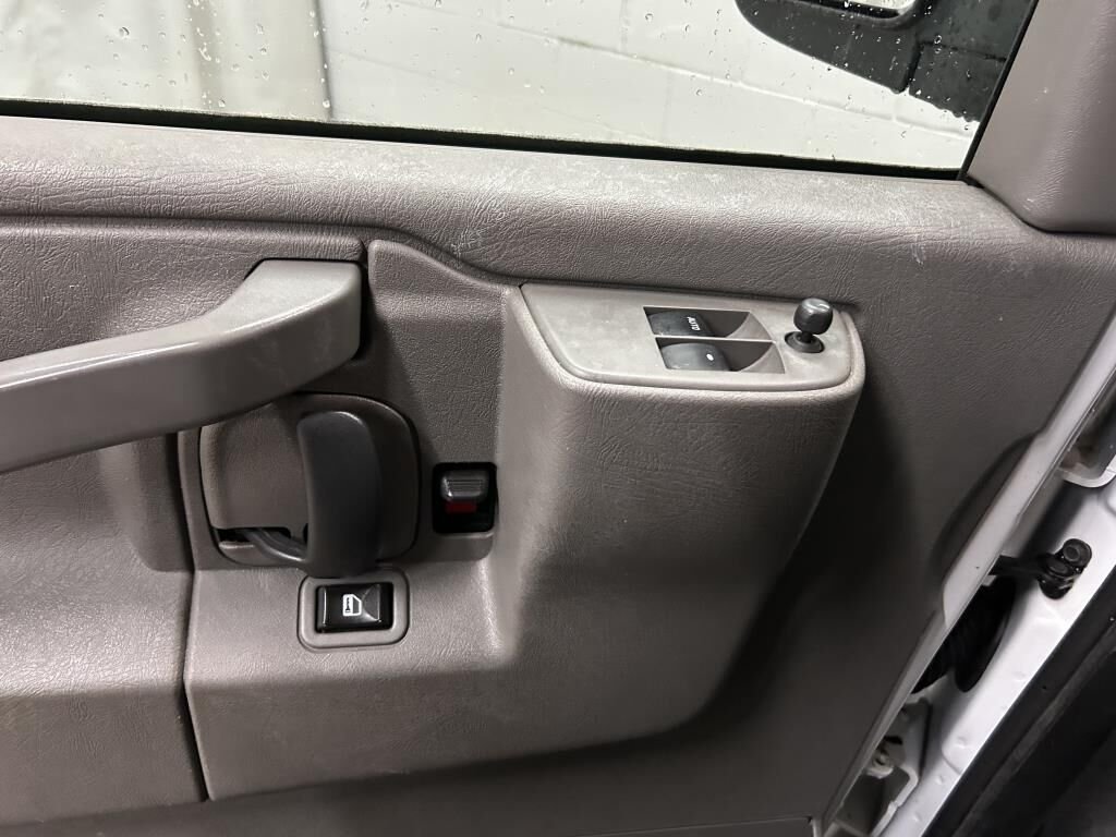 2018 CHEVROLET FOURGONNETTE UTILITAIRE LONGUE EXPRESS Traction arrière 2500 155 po White Rivière-du-Loup - photo #18