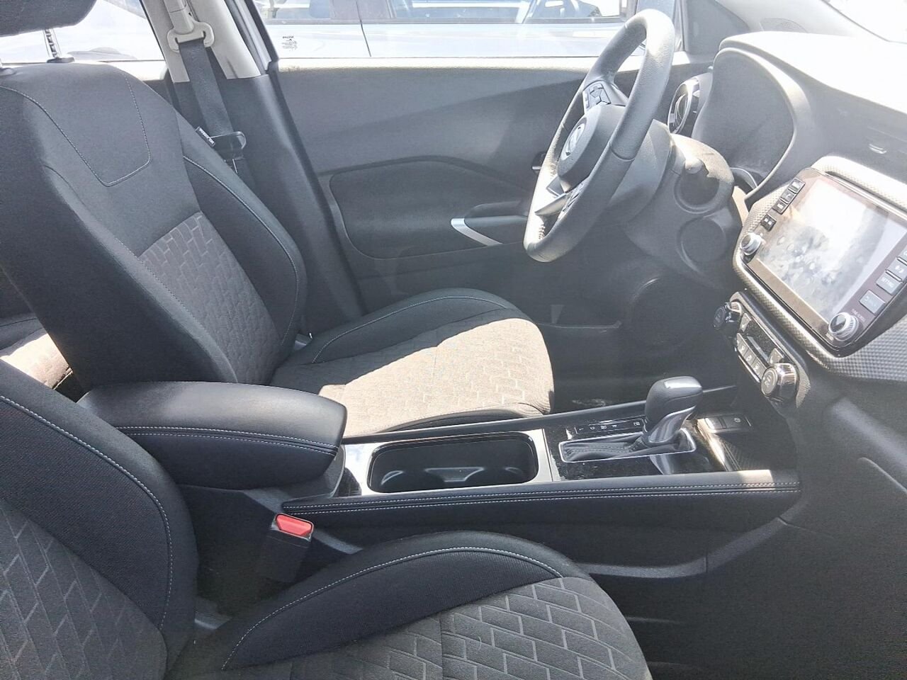 2024 Nissan Kicks SV TA White Québec - photo #2