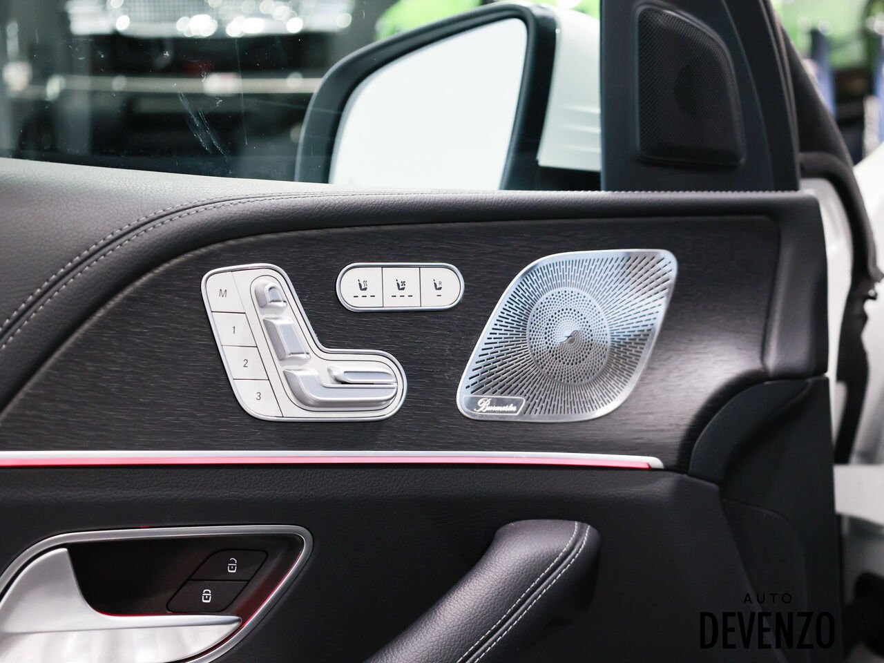 2026 Mercedes-Benz GLS White Saint-Eustache - photo #11