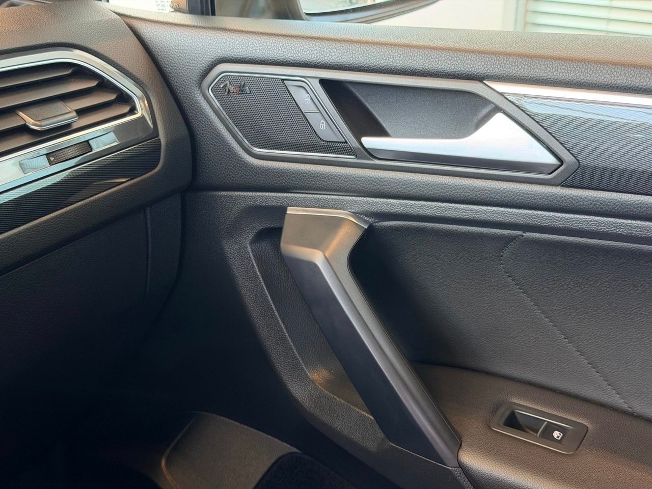 Volkswagen Tiguan 2021 Gris Notre-Dame-des-Prairies - photo #8