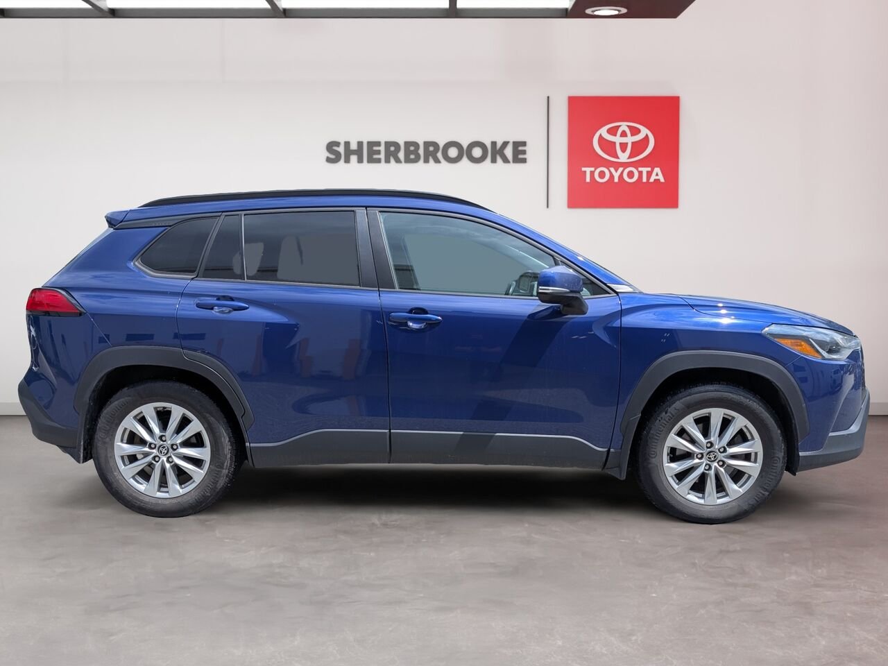 Toyota Corolla Cross LE/SIÈGES CHAUFFANTS/VOLANT CHAUFFANT/CAMÉRA DE RECUL/BLUETOOTH/AC 2022 Bleu Sherbrooke - photo #3