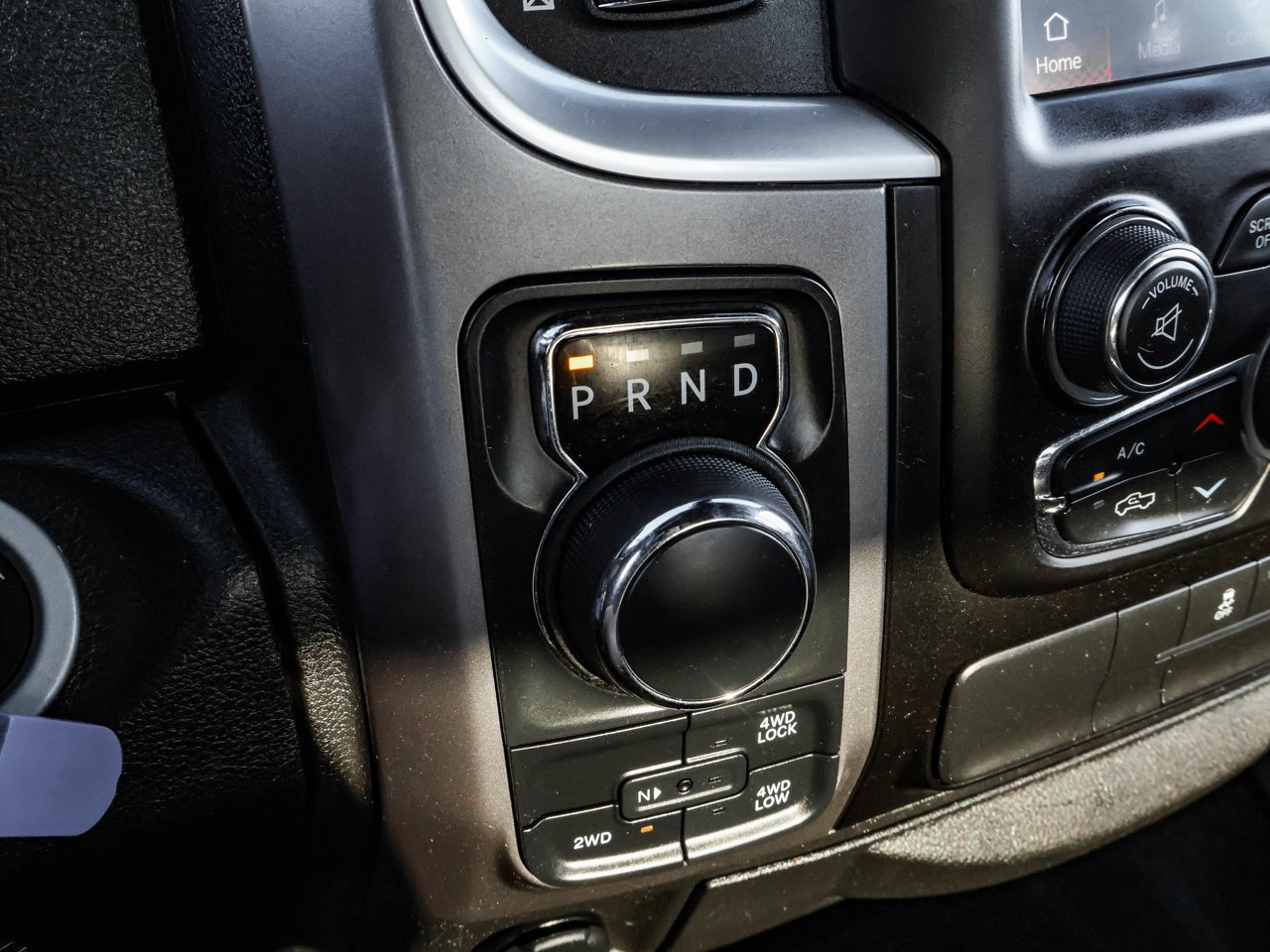 2022 Ram 1500 Classic Warlock 4x4 Crew Cab 5'7 Box White Sherwood Park - photo #23