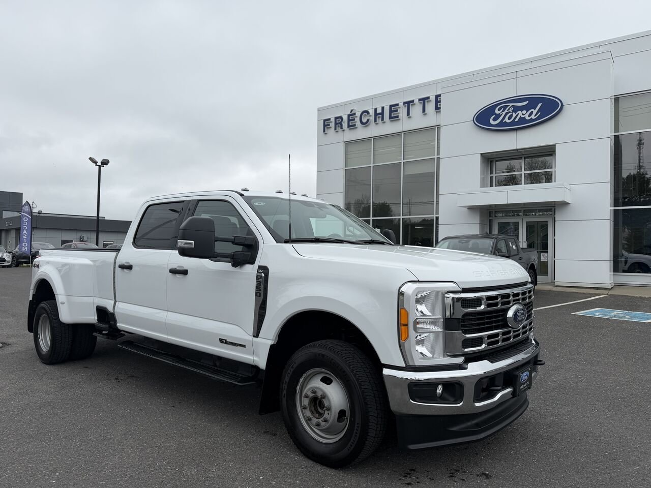 2023 Ford F350 SUPER DUTY White Montmagny - photo #1