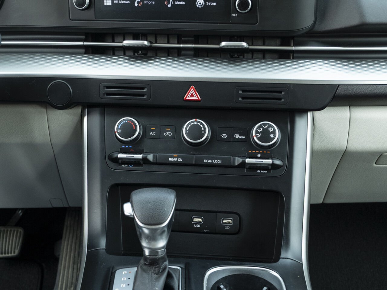 Kia Carnival 2024 Blanc Gatineau - photo #28