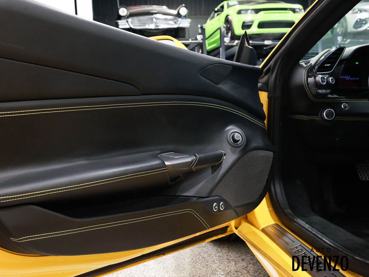 Ferrari 488 2017 Jaune Saint-Eustache - photo #13