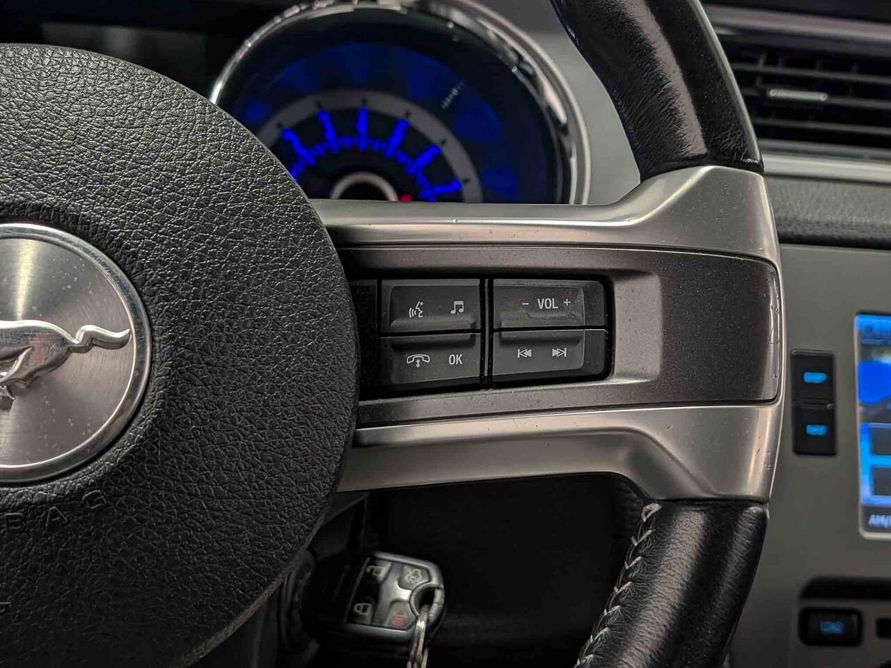 Ford MUSTANG Convertible V6 Premium Automatique 2013 Blanc Sherbrooke - photo #20