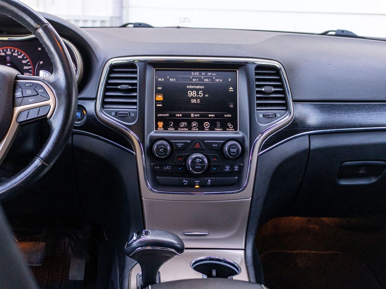 Jeep Grand Cherokee 4 RM, 4 portes, Limited 2014 Blanc Châteauguay - photo #9