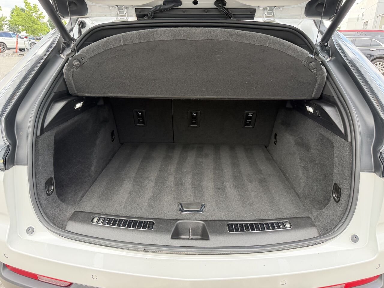 2020 Cadillac XT4 SPORT AWD White Laval - photo #12