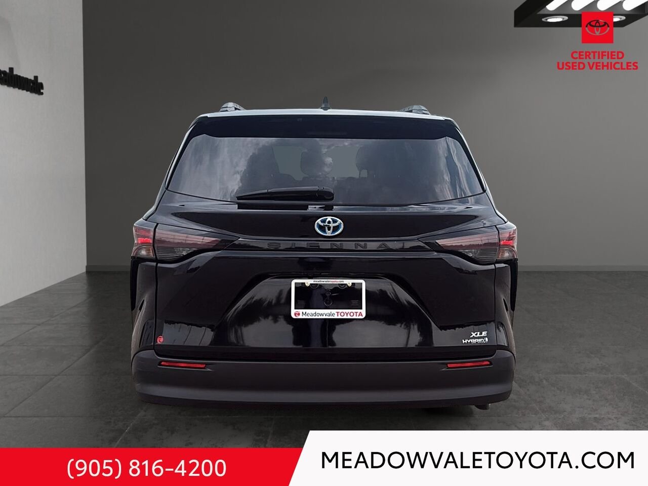 2024 Toyota Sienna One Owner, 4 New Tires, Midnight Black Metallic Mississauga - photo #4