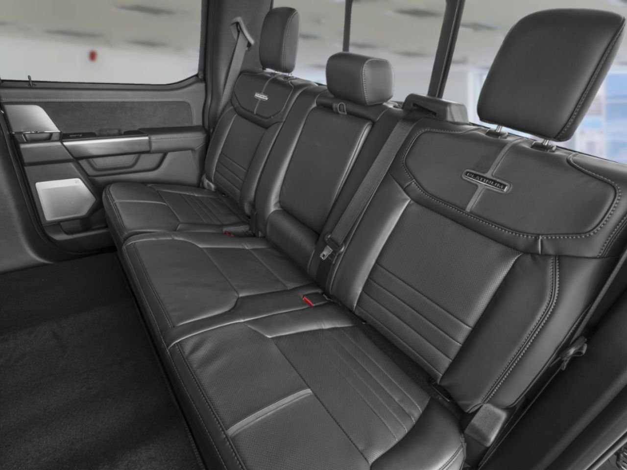 2026 Ford F-150 Star White Metallic Tri-Coat Rouyn-Noranda - photo #7