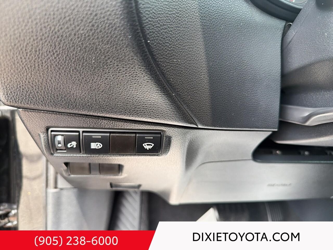 2024 Toyota Corolla Cross LE FWD / HEATED SEATS / TOYOTA SAFETY SENSE / BACK UP CAMERA / CARPLAY AND ANDROID AUTO Black Mississauga - photo #10