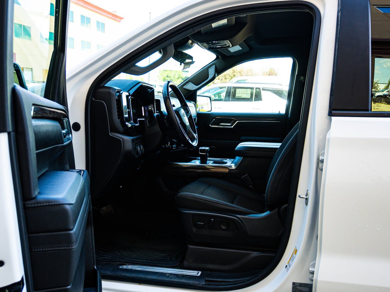 2023 Chevrolet Silverado 1500 4WD Crew Cab 147 RST White Sherwood Park - photo #15