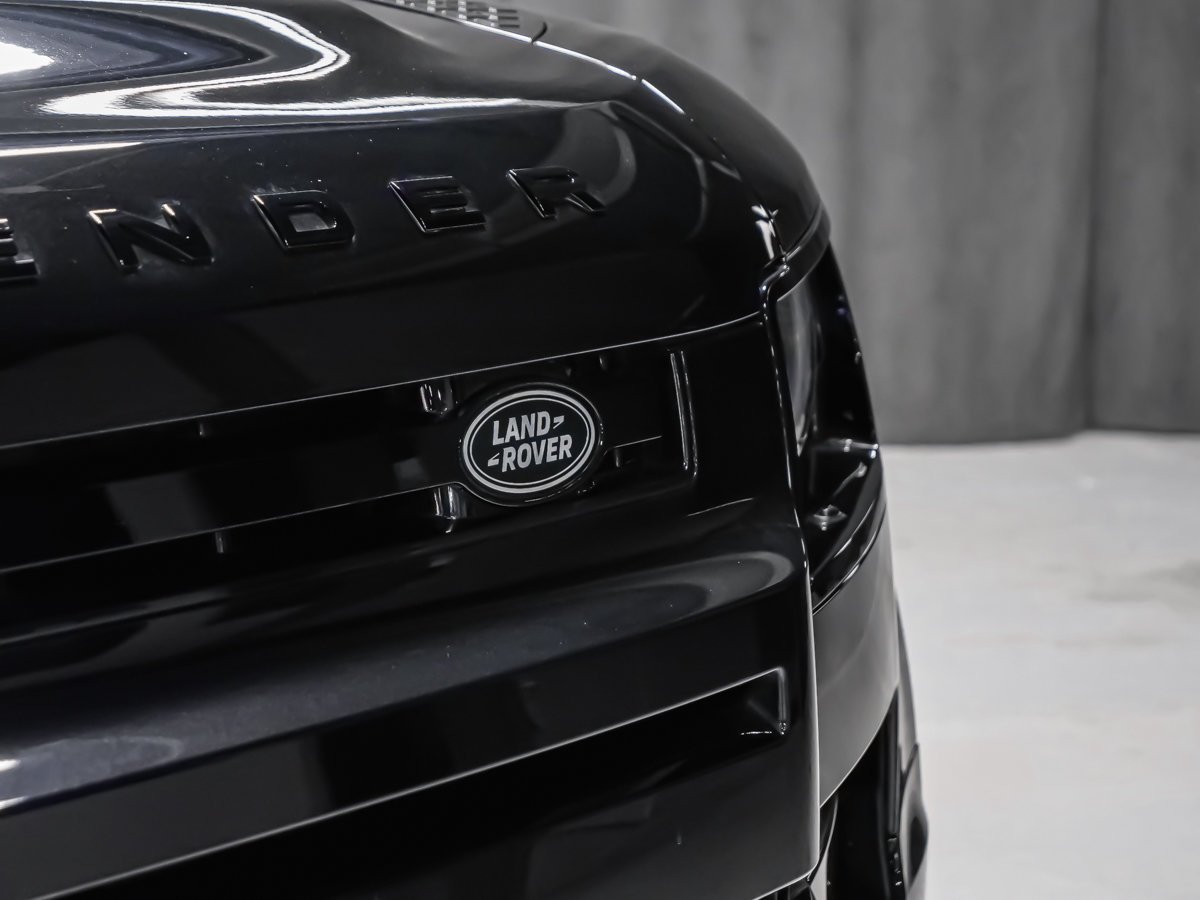 2026 Land Rover Defender X-Dynamic SE V8 Black Montreal - photo #10
