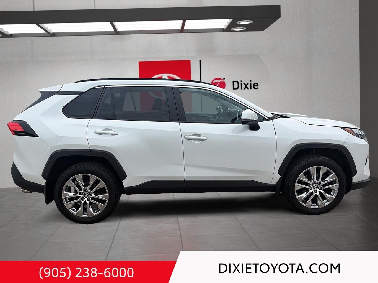 2023 Toyota RAV4 XLE PREMIUM AWD / HEATED SEATS / MOONROOF / LEATHER SURFACE / CARPLAY AND ANDROID AUTO Wind Chill Pearl Mississauga - photo #2