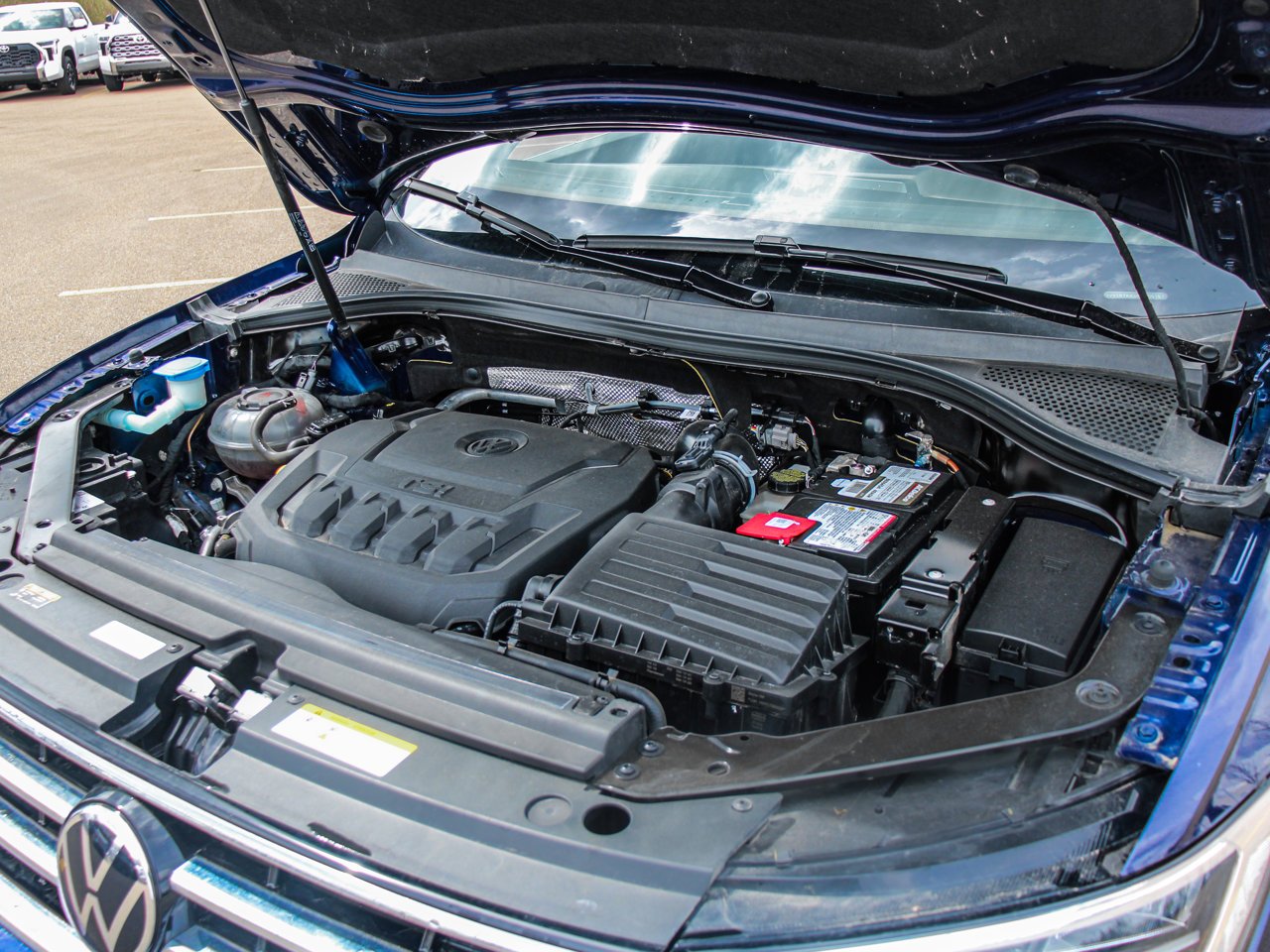 2024 Volkswagen Tiguan Comfortline 4MOTION Blue Sherwood Park - photo #13