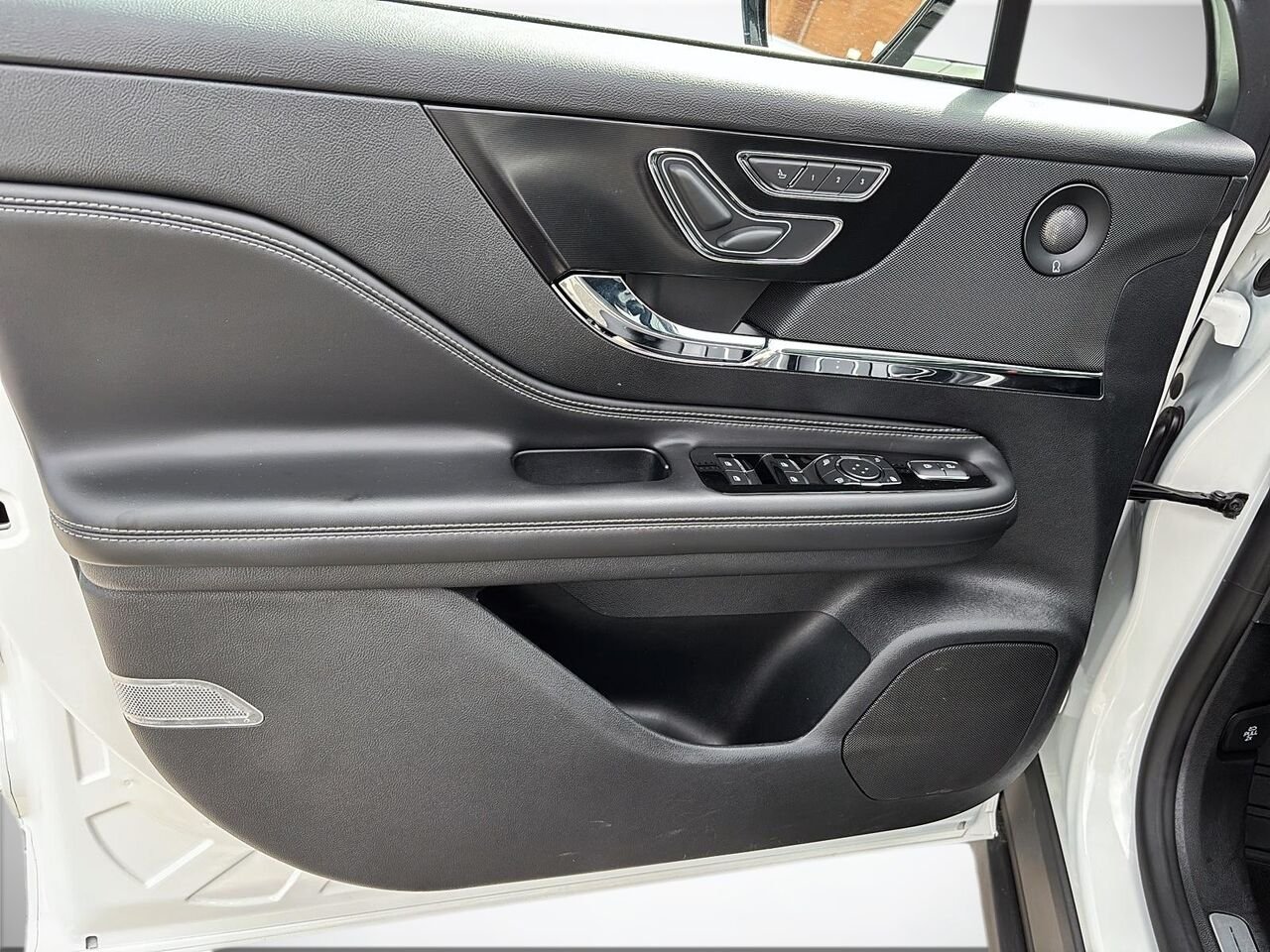 2021 LINCOLN CORSAIR RESERVE AWD White Saint-Hyacinthe - photo #9