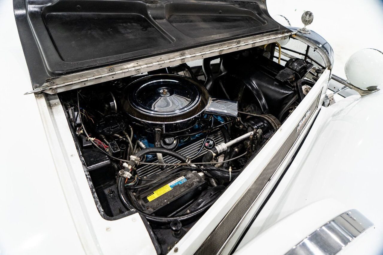 1981 Phillips Motor Car Berlina Coupe Only 1 of 78 produced. Very rare | PRIX EN USD White Montreal - photo #19