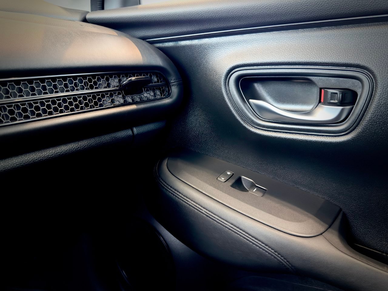 2024 Honda HR-V Black Notre-Dame-des-Prairies - photo #29