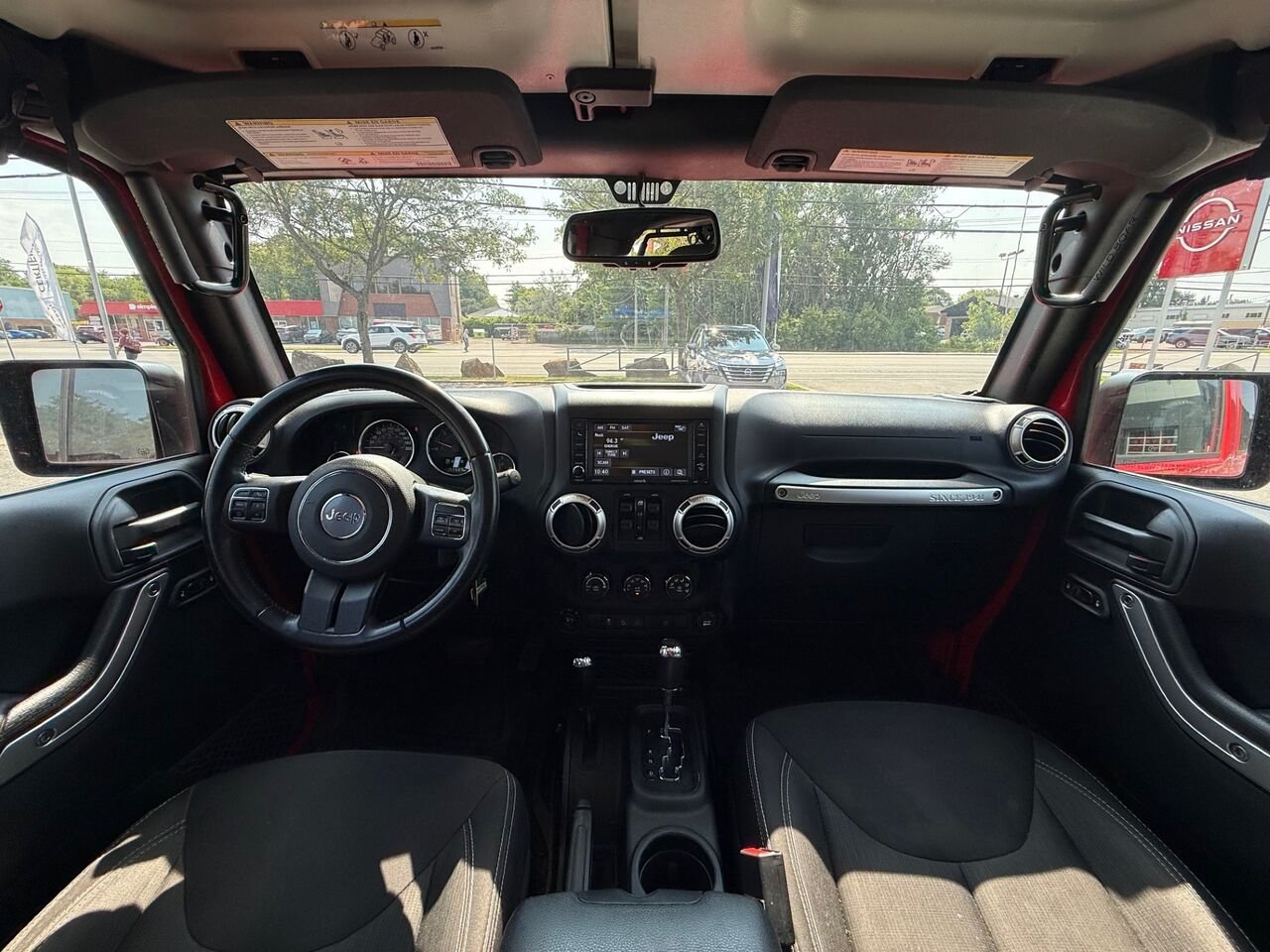 2017 Jeep Wrangler Unlimited Modèle Sahara 4 portes traction intégrale Red Châteauguay - photo #12