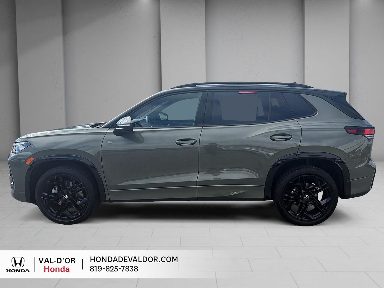 Volkswagen Tiguan Comfortline R-Line Black Edition 4MOTION 2026 Vert Val-d'Or - photo #4