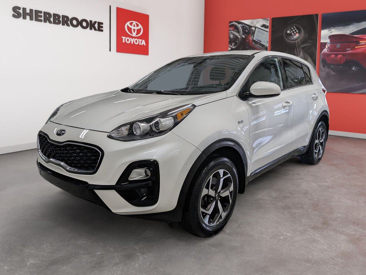 Kia Sportage LX/SIÈGES CHAUFFANTS/CAMÉRA DE RECUL/BLUETOOTH/AC/VITRES ÉLECTRIQUES 2022 Blanc Sherbrooke - photo #0