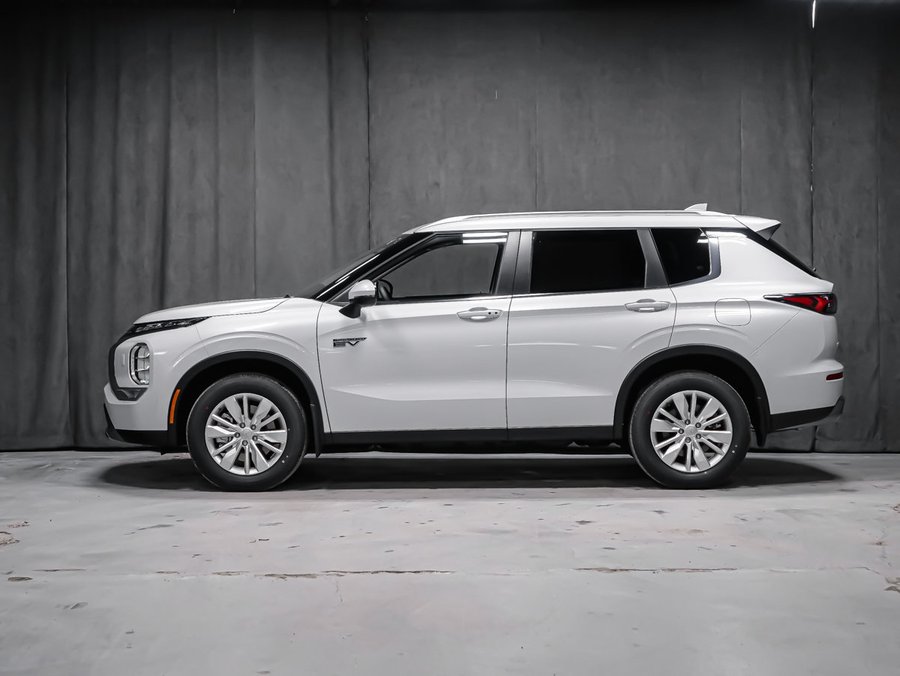 2026 Mitsubishi Outlander Plug-In Hybrid SE White Diamond Premium Finish