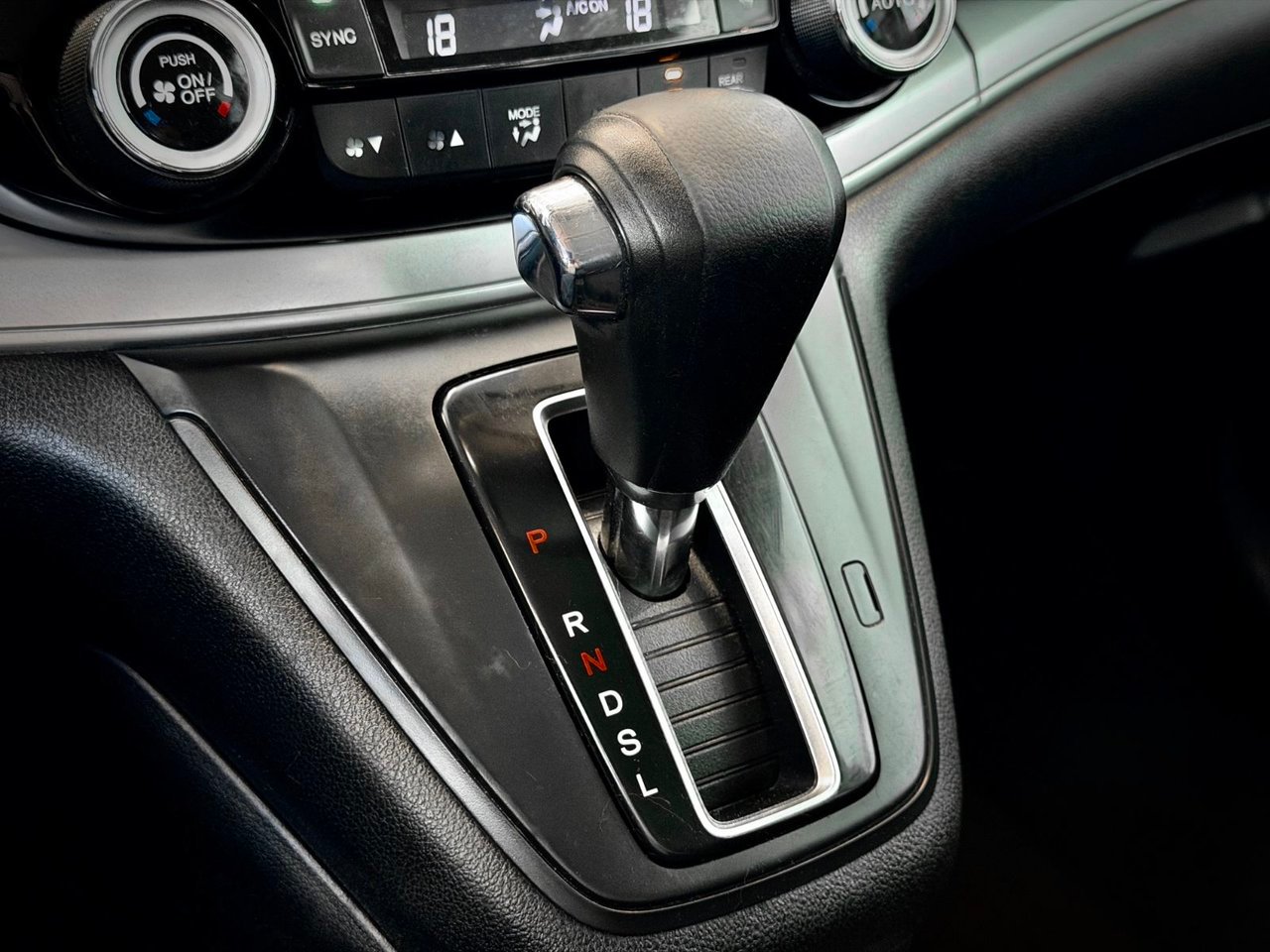 2016 Honda CR-V Black Notre-Dame-des-Prairies - photo #27