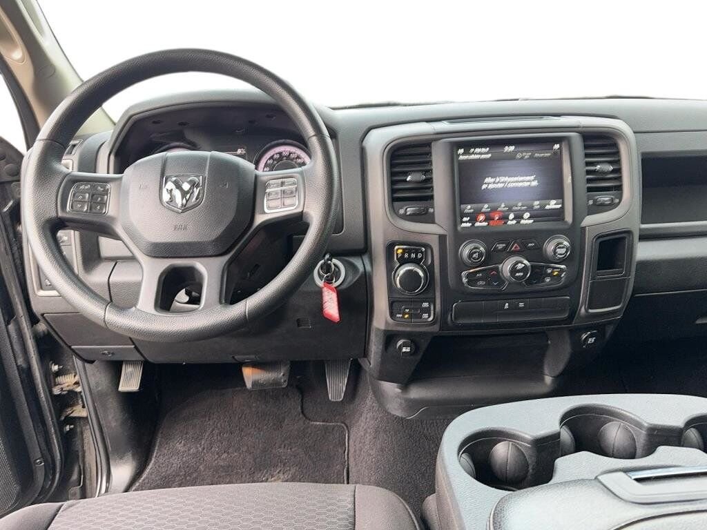 2020 Ram 1500 Classic VIN 1C6RR7FG9LS154863 Black Chicoutimi - photo #9