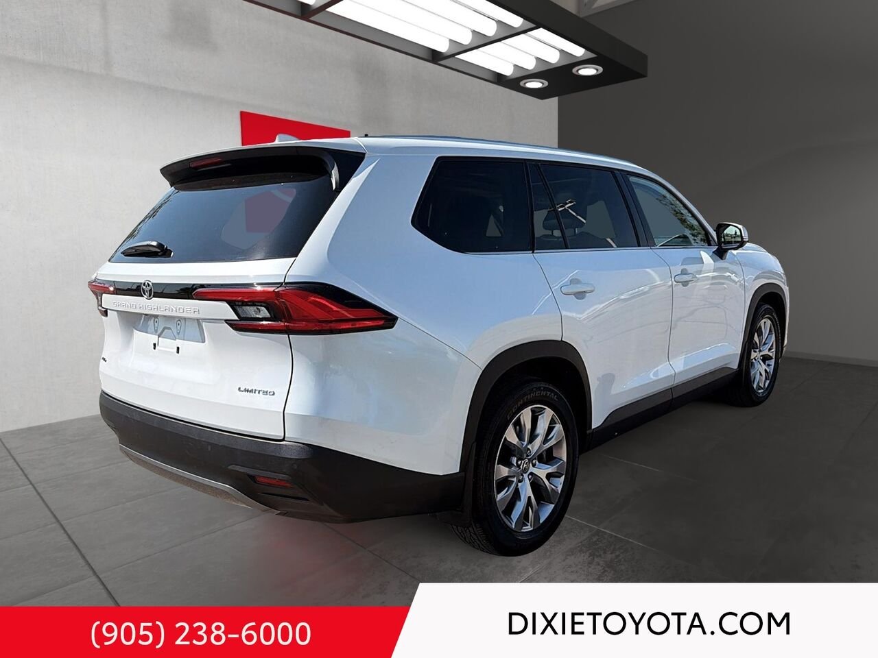 2024 Toyota Grand Highlander LIMITED AWD / CLEAN CARFAX / HEATED AND VENTILATED SEATS / ALLOY WHEELS / MOONROOF / CARPLAY AND ANDROID AUTO White Mississauga - photo #3