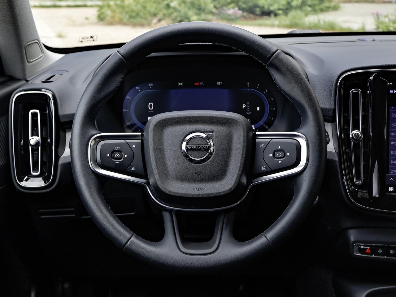 2025 Volvo XC40 B5 AWD Core Bright Theme Grey Sherwood Park - photo #28