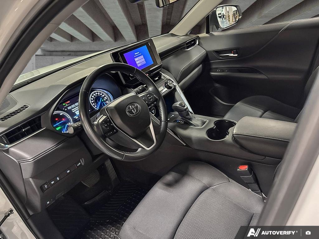 2023 Toyota Venza 2602013A | LE White Edmonton - photo #12