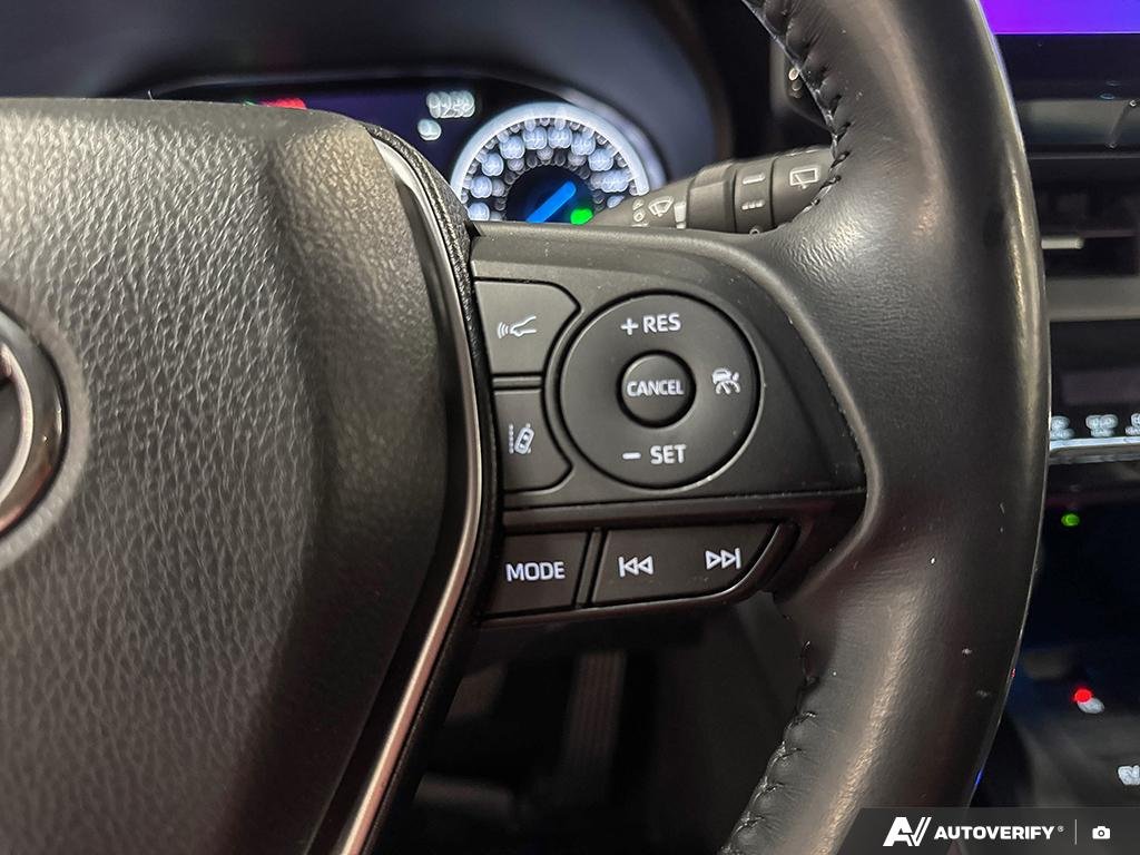 2023 Toyota Venza 2602013A | LE White Edmonton - photo #15