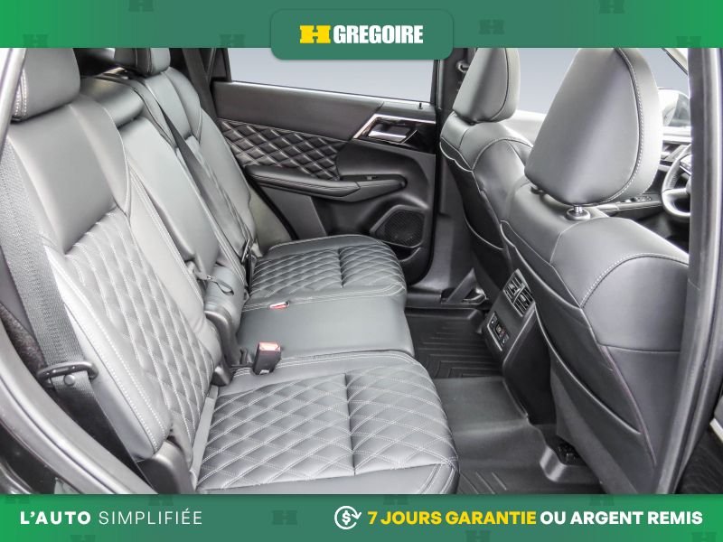 Mitsubishi Outlander V3570 | SEL TOIT PANO + SIEGE CHAUFANT 2023 Noir Laval - photo #25