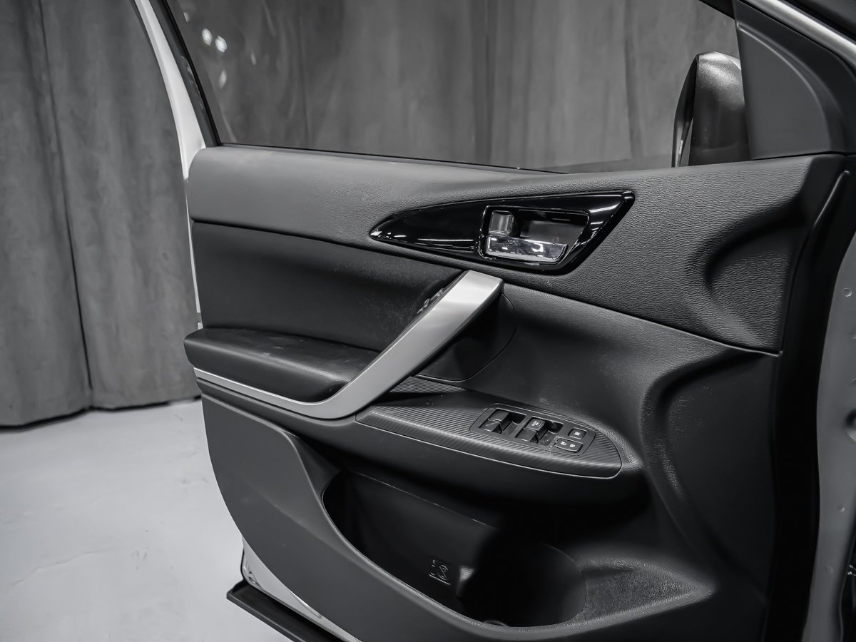 2026 Mitsubishi Eclipse Cross SE Titanium Grey Metallic Montreal - photo #13