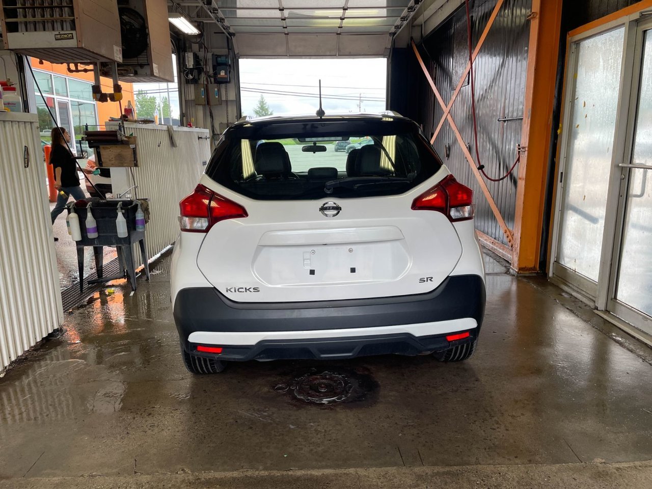 2018 Nissan Kicks SR *SIÈGES CHAUFF* CAM 360 CARPLAY BLUETOOTH USB White Saint-Jérôme - photo #5