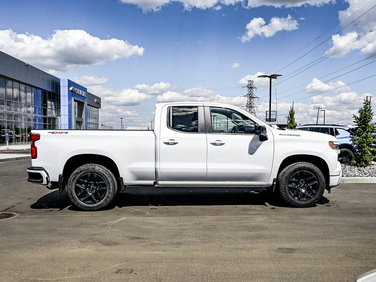 2025 Chevrolet Silverado 1500 4WD Double Cab 147 RST White Sherwood Park - photo #13