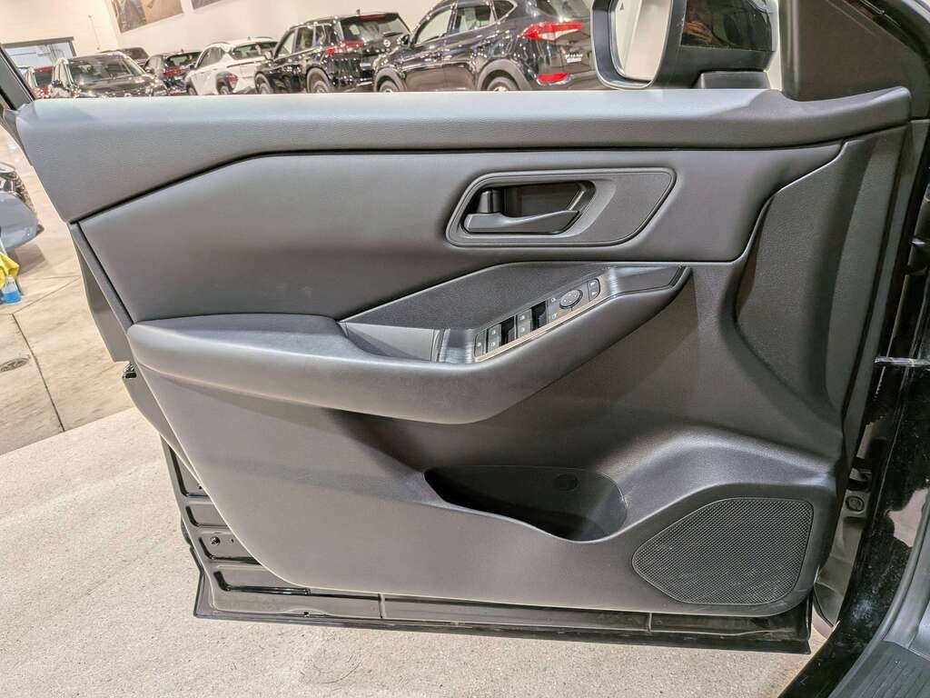 2024 Nissan Rogue AWD S Black Val-David - photo #32