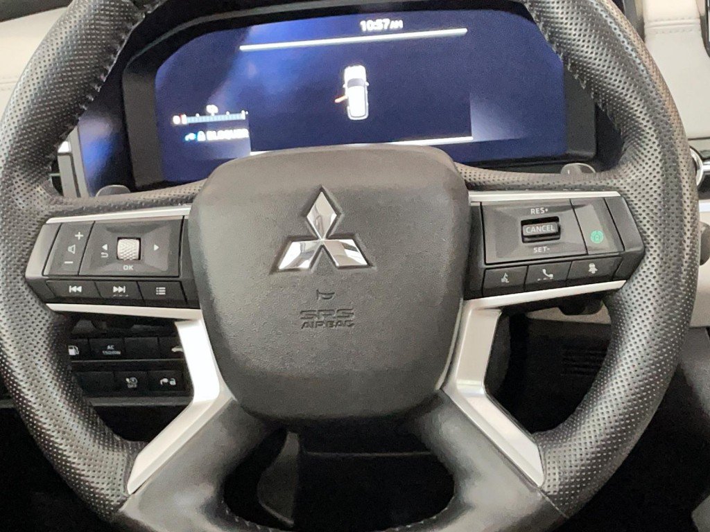 2023 Mitsubishi OUTLANDER White Amos - photo #15