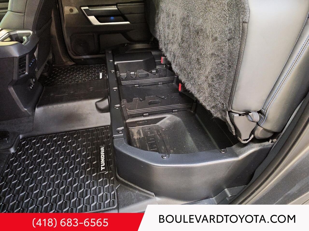 Toyota Tundra 531782-43 | PLATINUM CREWMAX, 4X4 2024 Gris magnétique métallisé Québec - photo #28