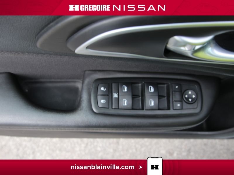 2015 Chrysler 200 White Laval - photo #20