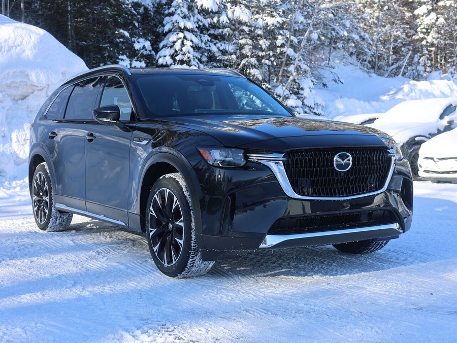 Mazda CX-90 hybride rechargeable Éligible à une subvention gouvernementale allant jusqu’à 7500$ 2025 Noir de jais mica
