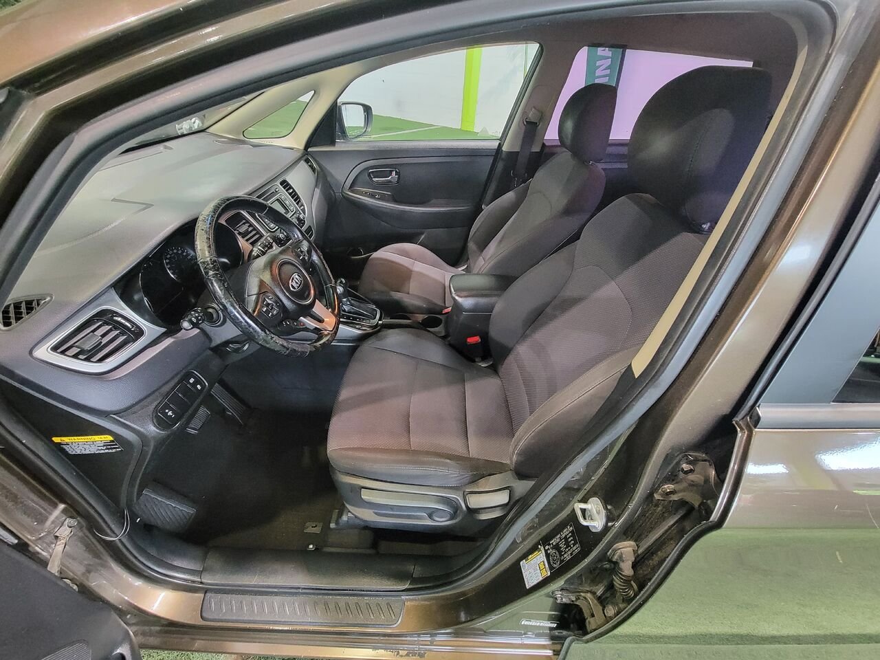 2015 Kia Rondo Brown  - photo #10